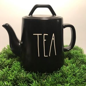 Rae Dunn teapot.
